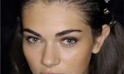 別再讓眼影盒裡有冷板凳顏色！靈活運用各色眼影的方法 VOGUE、眼妝、眼影、美妝