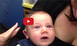 30秒讓你感動飆淚！7週大聾娃聽見聲音瞬間不哭 小孩、萌、感動、溫馨、親情