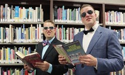 上學那麼歡樂的話誰還要放假？老師自拍影片歡迎學生開學 開學、學校、校園、上學、返校、影片、Union Grove High School、Jordan Hein、Mitchell Brachmann