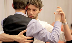 [新聞稿] 政府帶頭恐同 群眾光明正大街頭圍毆同志 《上帝眷顧烏干達》宗教結合政治 將同性戀汙名化 酷兒影展、台灣、台北、新光影城、性別、同志