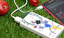 姊妹們一起當公主 迪士尼公主手繪風行動電源 行動電源、手機週邊、手繪、迪士尼、公主