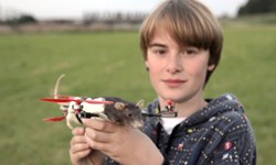 給死去寵物的最後一次寵愛？男孩將老鼠製成標本直升機 寵物、標本、直升機、老鼠、Pepeijn Bruins