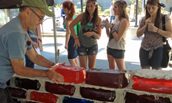 現實中的糖果屋不遠了？繽紛果凍水泥牆的實驗藝術 Bob Seng、Lisa Hein、糖果屋、果凍、牆、實驗、西雅圖、童話、藝術