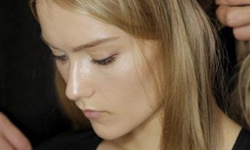 自己剪到底行不行？髮型師盤點剪瀏海小秘訣 VOGUE、剪刀、分岔、瀏海