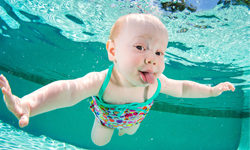 小嬰兒也有輕浮的一面？水下賣萌Baby的神情將再度擄獲你心 Seth Casteel、Baby、賣萌、可愛、水