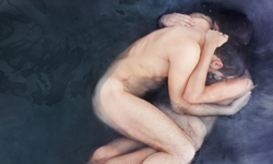 全裸戀人水中勾勾纏　攝影集流露情慾與羈絆 Ramona Zordini、戀人、情侶、情慾、水、義大利、攝影、愛、Changing Time III、跨性別、私話題