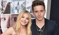 妞快報：「我不想被貼標籤」克蘿伊摩蕾茲談緋聞男友語帶曖昧 妞快報、克蘿伊摩蕾茲、超殺女、布魯克林、Julian Moraes