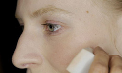 一定要幫肌膚按摩！你絕對要知道的三溫暖保養術 VOGUE、三溫暖