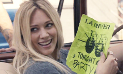 妞快報：希拉蕊朵芙新歌MV釋出 偷拍追蹤樣樣來 妞快報、希拉蕊朵芙、Hilary Duff、All About You