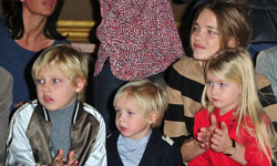 這才叫做「贏在起跑點」！小小年紀就坐在第一排看秀的星二代 Front Row、看秀、星二代、North West、Harper Beckham