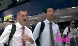 女孩的胸部每天經過多少注目禮？隱藏相機全都錄！ 胸部、乳癌、注目禮、隱藏相機、自我檢測