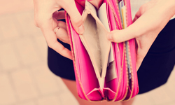 別再背磚頭出門了！7招讓女生減輕包包重量 包包、背包、磚頭、重量、錢包