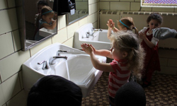 洗手前請先看這支影片！紙巾、烘手機正確用法大解密 洗手、細菌、乾淨、紙巾、烘手機