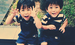 全部都想抱回家！超可愛正太雙胞胎的每日穿搭 可愛、小孩、萌、治癒、療癒、雙胞胎、雙子、穿搭、溫馨、對稱、同步