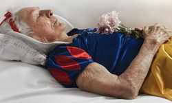 當超人、白雪公主變阿公阿嬤...臨終前的童話攝影集 Romina Ressia、Nestor、Cornelia、Virginia、攝影