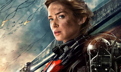 單手伏地挺身，她可以！6位女星化身女大兵後一樣正點 女大兵、女兵、迷彩服、迷彩、蕾哈娜、Rihanna、凱蒂佩芮、Katy Perry、黛咪摩爾、Demi Moore、梅格萊恩、Meg Ryan、艾蜜莉布朗、Emily Blunt