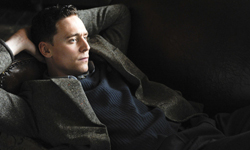 曾浪漫到讓女友軟腳？10句關於愛的名言讓你更愛抖森 浪漫、英國男星、湯姆希德斯頓、名言、抖森