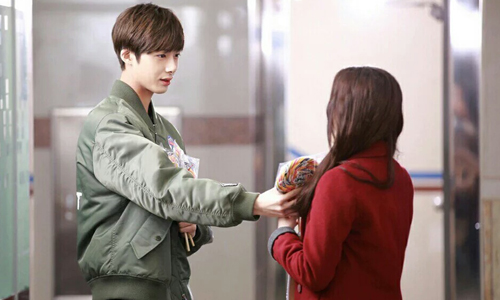 今年未過完告示牌先選！2016年前5強KPOP合作歌曲是…… Crush、太妍、LUNA、ZICO、伯賢