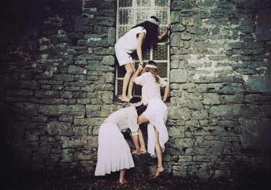 宛若一場維多利亞式恐怖老片！詭異感十足的復古系攝影 Aëla Labbé、法國、復古、維多利亞、攝影、魔幻、戀舊、藝術