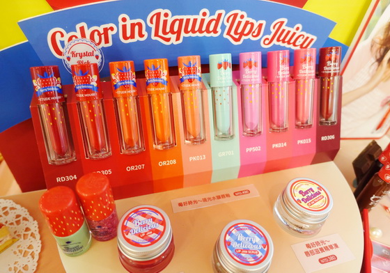 妞直擊：讓你戀愛成功率激增！ETUDE HOUSE「草莓系」、嬌蘭「小黑裙」香氛彩妝 嬌蘭、GUERLAIN、ETUDE HOUSE、草莓、甜點、點心、小黑裙、香氛、香水、唇膏、遠東飯店、馬可波羅酒廊、夢幻、唇膏、口紅、指甲油、小黑裙香氛彩妝、莓好時光、可愛、甜美、變色唇彩、變色口紅、變色唇膏、變色、綠色、紅色、黑色、專櫃彩妝、韓系、韓妝、韓國、試色、實擦、2016新品、2016春妝、2016夏妝、2016春夏彩妝、化妝品、美妝品、妞直擊、記者會、新品、眼影、限量、期間限定、下午茶、草莓季、派對