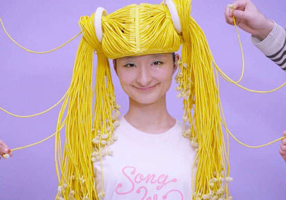 好奇別人耳機裡的世界？假髮耳機讓你獨樂樂不如眾樂樂 耳機、新奇、創意、假髮、分享、音樂、Song Wig