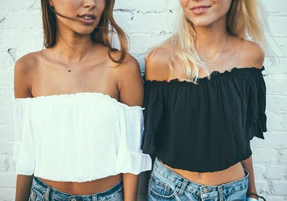 敢愛敢露沒在怕！年度必敗露肩穿搭讓你稱霸今夏 露肩、平口、時尚、有型、喇叭褲、寬褲、連身、隨興、正式、非正式、牛仔