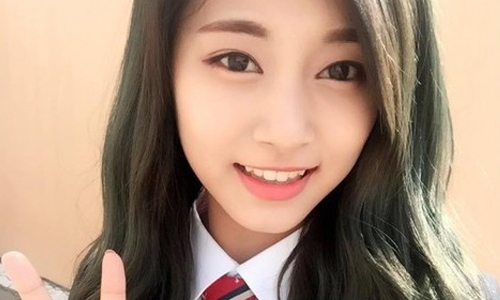 妞快報：周子瑜制服美少女模樣曝光！萌照讓粉絲驚呼戀愛啦～ 妞快報、周子瑜、制服、萌、高中