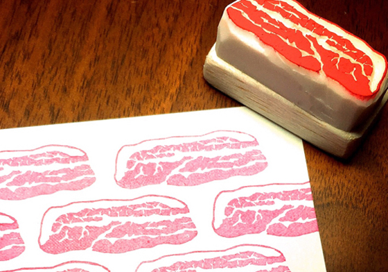 是多餓的狀態刻出來的肉片？擬真食物名人橡皮刻章創作 どんてんの判子、dongtenghanko、どんてん、橡皮章、日本、印章、雕刻、刻印、藝術、手作、創意、肉、肉片、twitter、擬真