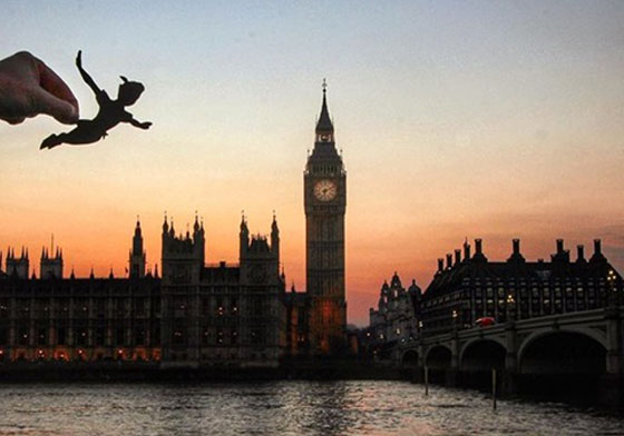 小飛俠悄悄現身大笨鐘？他用童趣剪紙讓迪士尼明星們走入真實世界 迪士尼、剪紙、英國、地標、攝影