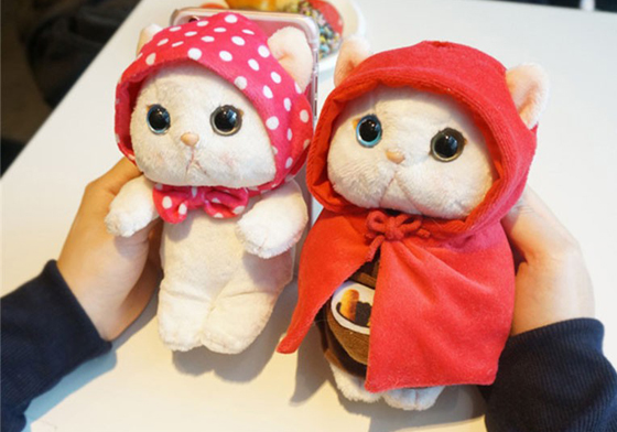 讓可愛小貓背著你的手機到處走！3D絨毛娃娃手機殼特蒐 貓咪、熊貓、鼬鼠、動物、綿羊