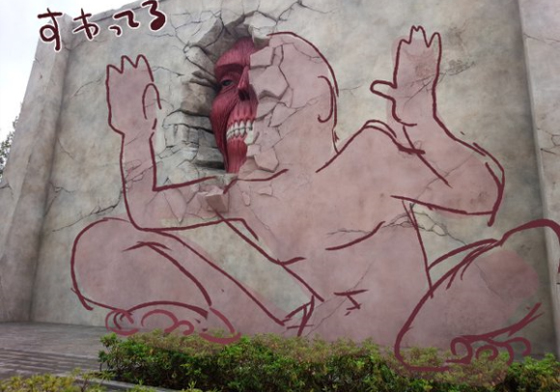 這麼矮的牆巨人怎麼塞進去？神秘「壁之巨人」克難姿勢大推測 壁之巨人、進擊的巨人、大阪環球影城、比例、失眠、姿勢、巨人