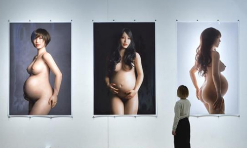 如果性愛娃娃結婚生子的話...掀起話題討論的人偶藝術攝影集 藝術、菅實花、性愛、娃娃、人偶、Love Doll、結婚、懷孕、作品、爭議、限制級、生命、藝術