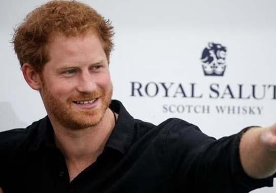 妞快報：一出門就24小時被跟拍！哈利王子大嘆狗仔嚇跑好桃花 妞快報、哈利王子、英國皇室、狗仔、媒體