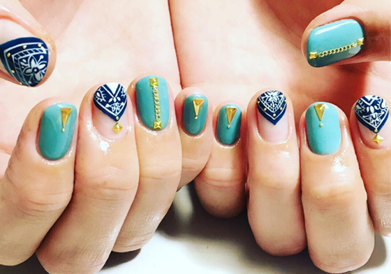 用它來迎接夏天超適合！充滿異國風情的「變形蟲」指彩特蒐 バンダナネイル、變形蟲頭巾指彩、變形蟲、頭巾、美甲、指彩、日本、夏季、異國、異國風情、圖騰、寶石、裝飾