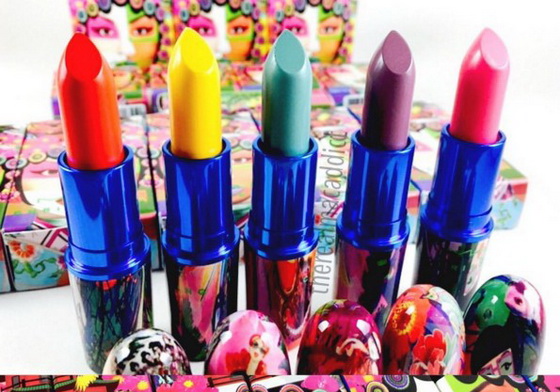 塗黑口紅會變性感、黃唇蜜變嫩妹！今年唇控必收的特殊色唇彩點點名 唇膏、口紅、唇蜜、變色、特殊色