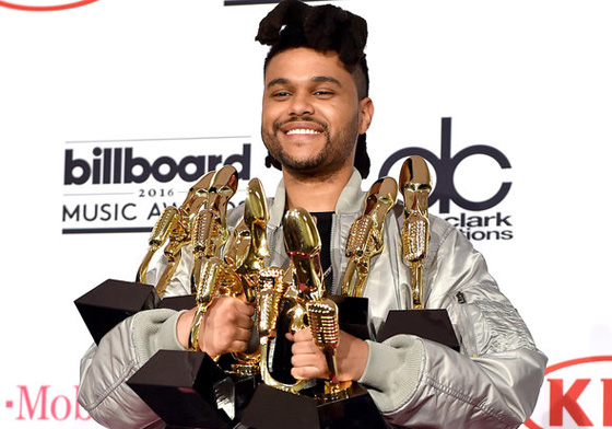 這次換「他」笑呵呵把大獎帶回家！2016告示牌音樂獎完整得獎名單 音樂、Billboard Music Awards、頒獎、典禮、威肯、The Weeknd、艾黛兒、Adele、Hello、蕾哈娜、Rihanna、Fetty Wap、小賈斯汀、Justin Biber、1世代、One Direction、See You Again、Shut Up And Dance、Love On The Brain
