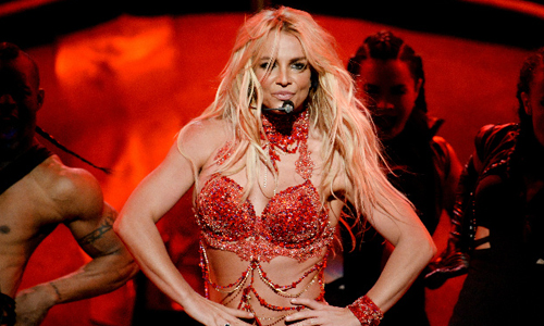 妞快報：小甜甜布蘭妮甩肉抖奶火辣回歸！竟被抓包對嘴糗翻天 妞快報、小甜甜布蘭妮、甩肉、比基尼、火辣