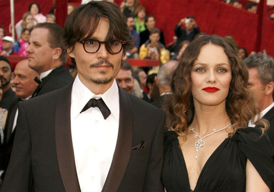 妞快報：玻璃碎片、地毯污漬⋯強尼戴普遭爆家暴證據，前女友選擇聲援力挺！ 妞快報、強尼戴普、家暴、證據、離婚