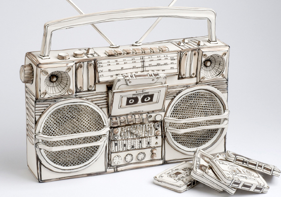 猜猜這是小孩的塗鴉還是立體的收音機？考驗眼力的黑白陶瓷藝術 3D素描、藝術、陶瓷、繪畫、Katharine Morling、、藝術