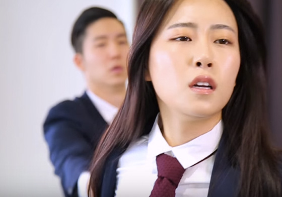 如何把生活過得像韓劇？超中肯影片告訴你這一點都不浪漫哪！ 韓劇、現實、buzzfeed、搞笑、影片、強吻、狗血