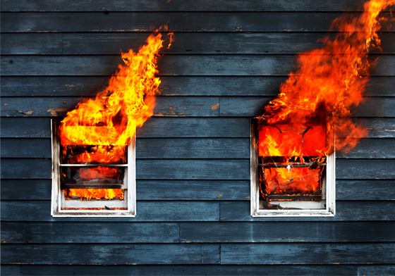 夢見熊熊大火表示快發橫財？7種有趣的夢境火焰占卜 夢、夢境、占卜、火、大火、火焰、煙霧、財運、感情、心理