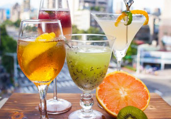 等不及下次姊妹聚會露一手！達人等級的夏日調酒體驗課 LiKEE、來趣窩課、調酒、侯力元、夏季