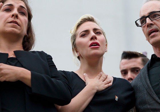 妞快報：女神低調獻愛 Lady Gaga為槍擊案發表演說暖心眾人 奧蘭多槍擊案、女神卡卡、Lady Gaga、演說、獻愛