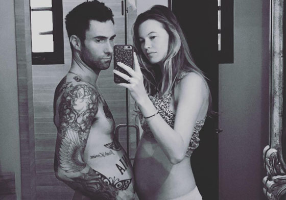 妞快報： 亞當李維曬老婆懷孕辣照 得意喊「超辣der！」 妞快報、亞當李維、Adam Levine、貝哈蒂普林斯露、Behati Prinsloo