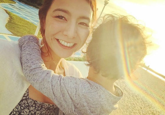 離婚後依然美麗堅強！蘇珊娜與兒子治癒力滿點的單親育兒日常 蘇珊娜、離婚、單親、育兒、日常