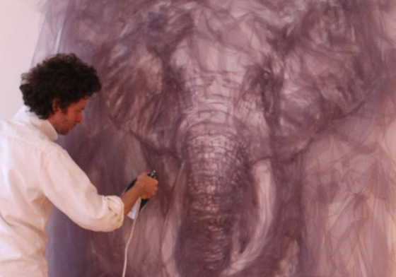 畫是「燙」出來的？這位藝術家用熨斗與薄紗製作出唯美立體畫 Benjamin Shine、熨斗、薄紗、立體、肖像