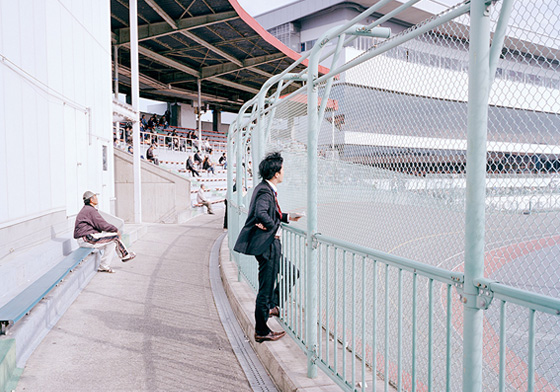 化貪婪為希望  賭博也被拍得這麼夢幻的攝影集 賭博、 Tim Bowditch、比海還深、自行車博弈、日本