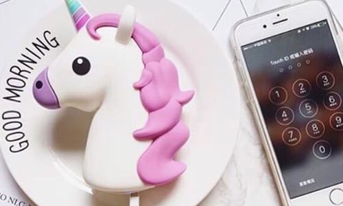 這坨便便可拯救沒電的手機！讓你用不同表情充電的「emoji行動電源」 emoji、表情符號、行動電源、便便