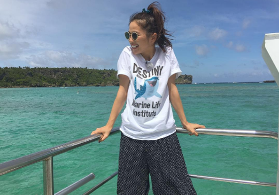 妞特企：曬個古銅色肌膚享受夏日派對！來場更不一樣的沖繩旅行吧！ 妞特企、沖繩、旅遊、海邊、海灘、日本、小資、大榮旅遊