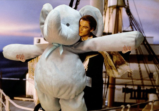 總是P壞人家照片的網友也有溫馨的一面！滿足小男童幻想的大象玩偶歷險記 P圖大賽、惡搞、溫馨、大象玩偶、照片